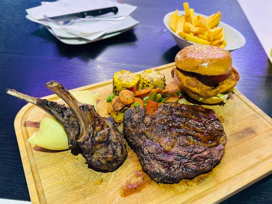 Zaraks Grill Lounge photo 1